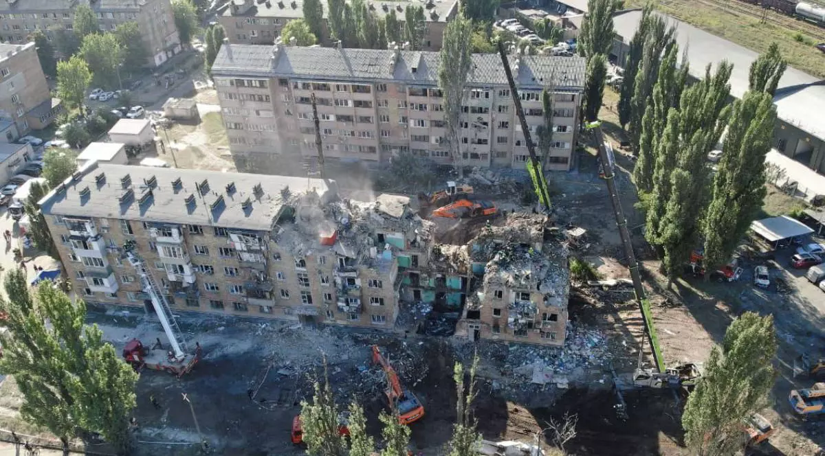 Două blocuri aflate într-un dintre localitățile vizate de Rusia au fost complet distruse în urma bombardamentelor