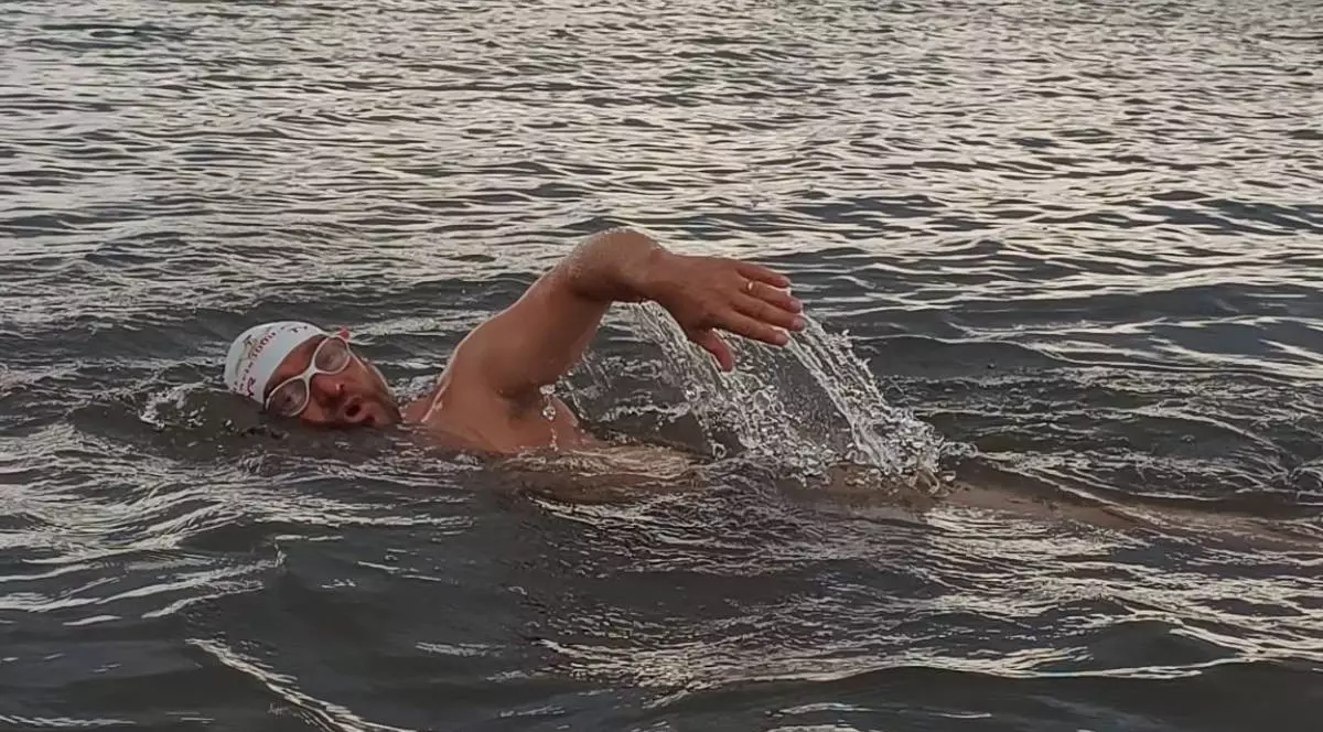 Imagine cu Avram Iancu în timp ce înoată