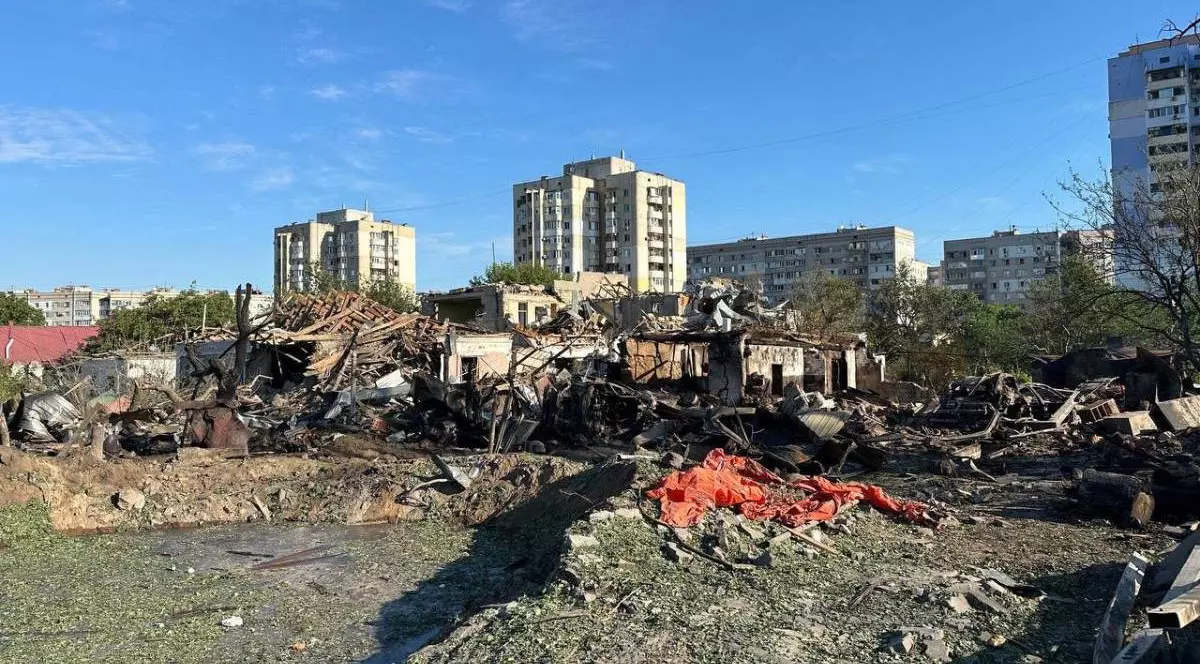 Imagine cu o clădire distrusă de ruși în urma atacului din Mîkolaiv