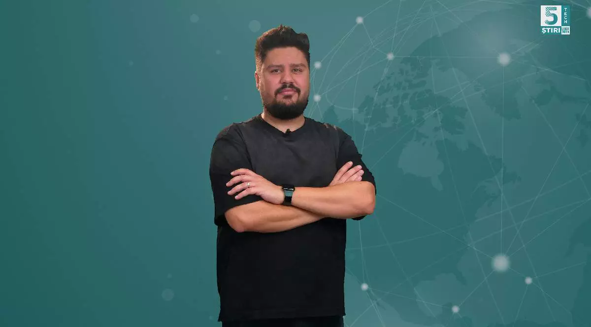 Claudiu Râpan îți prezintă cele 5 Știri din Tech by Libertatea, îmbrăcat întrun tricou negru, pe fundal verde