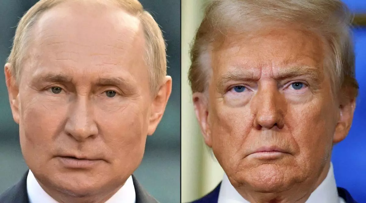 Colaj Vladimir Putin, stanga, Donald Trump, dreapta