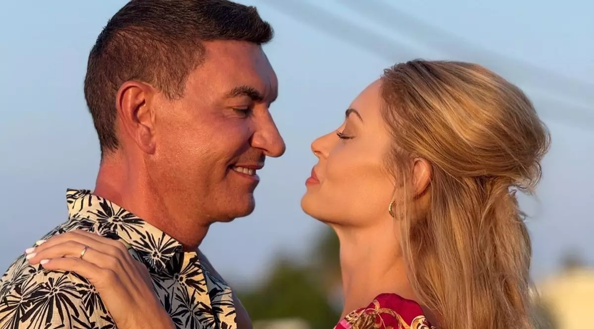 Unde au plecat Cristi Borcea și Valentina Pelinel într-o vacanță romantică. El a atras atenția la plajă: „E de nerecunoscut”