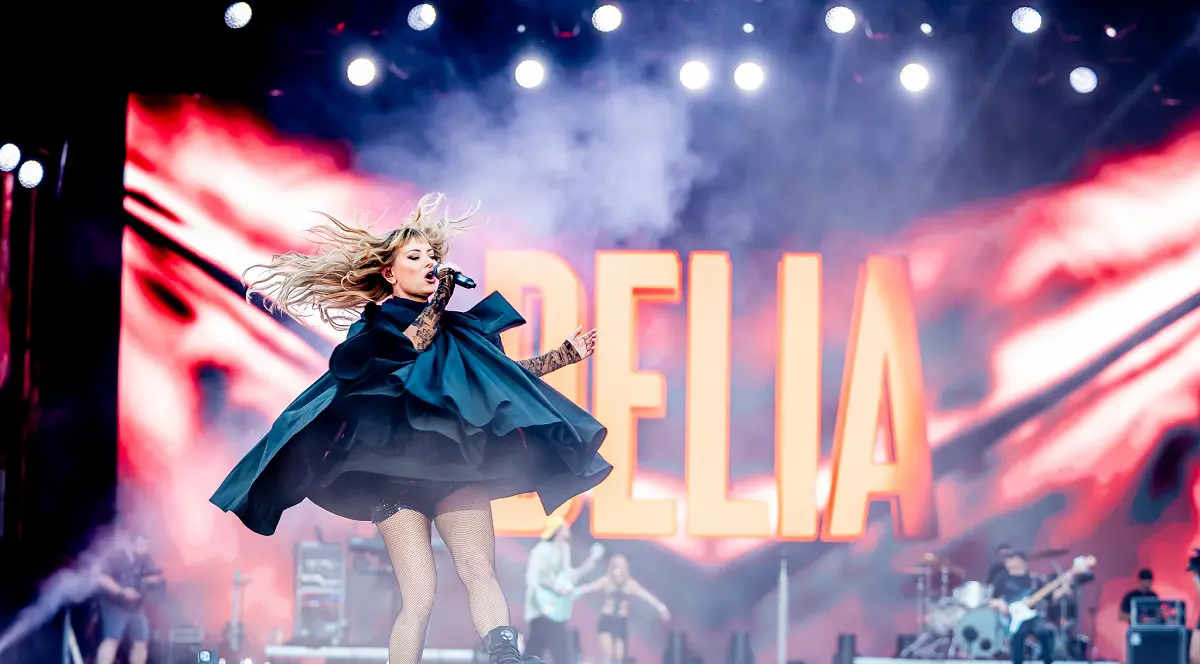 Concertul Deliei de la UNTOLD 2025, viral pe rețelele de socializare. Ce melodie a fost intonată de un stadion întreg alături de artistă