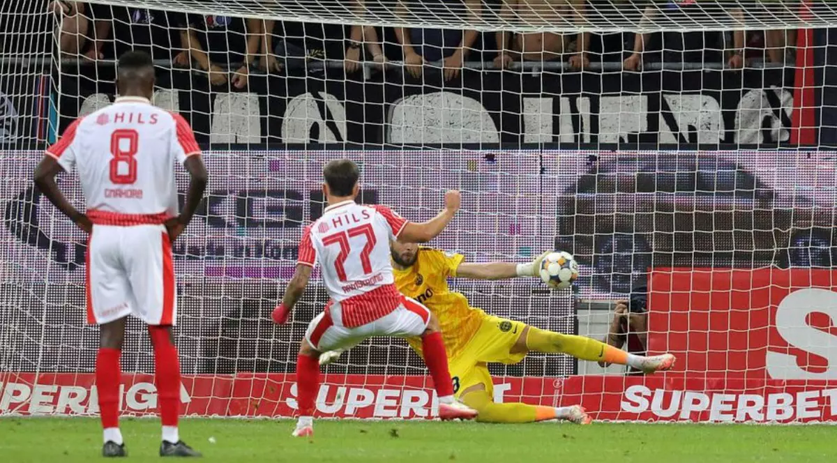 Danny Armstrong de la Dinamo marchează de la punctul cu var
