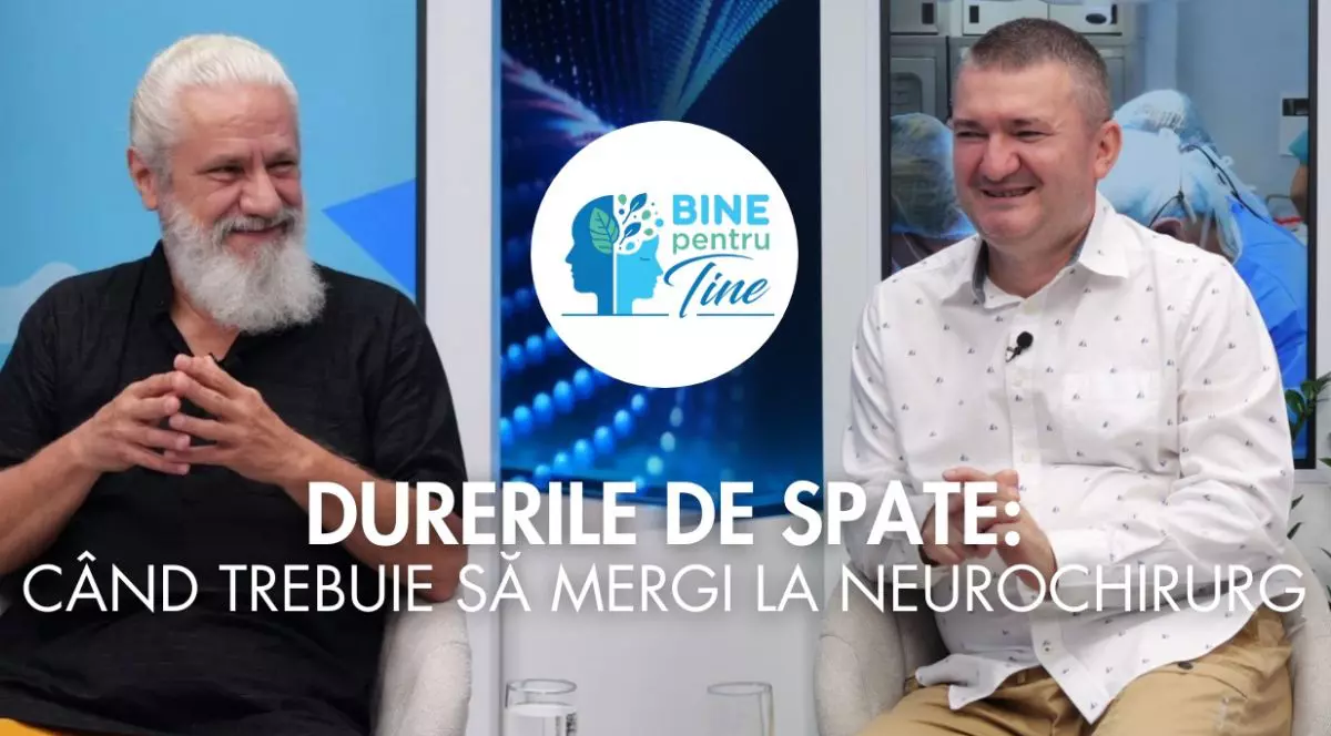 Dr. Dan Aurel Nica, în stânga, îmbrăcat cu un tricou negru, cu o barbă lungă albă, și Dorin Chioțea, în dreapta, îmbrăcat cu o cămasă albă și pantaloni crem, în platoul emisiunii Bine pentru tine