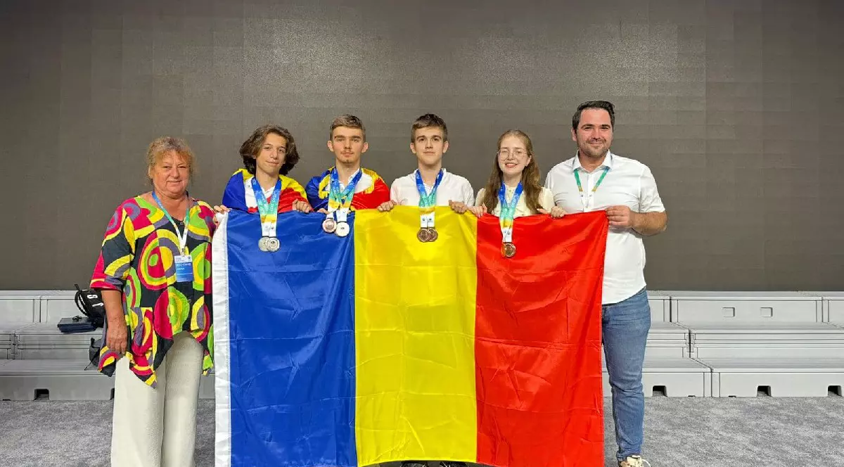 Doi profesori si 4 elevi români, cu medlaii la gât, țin în mâini steagul României