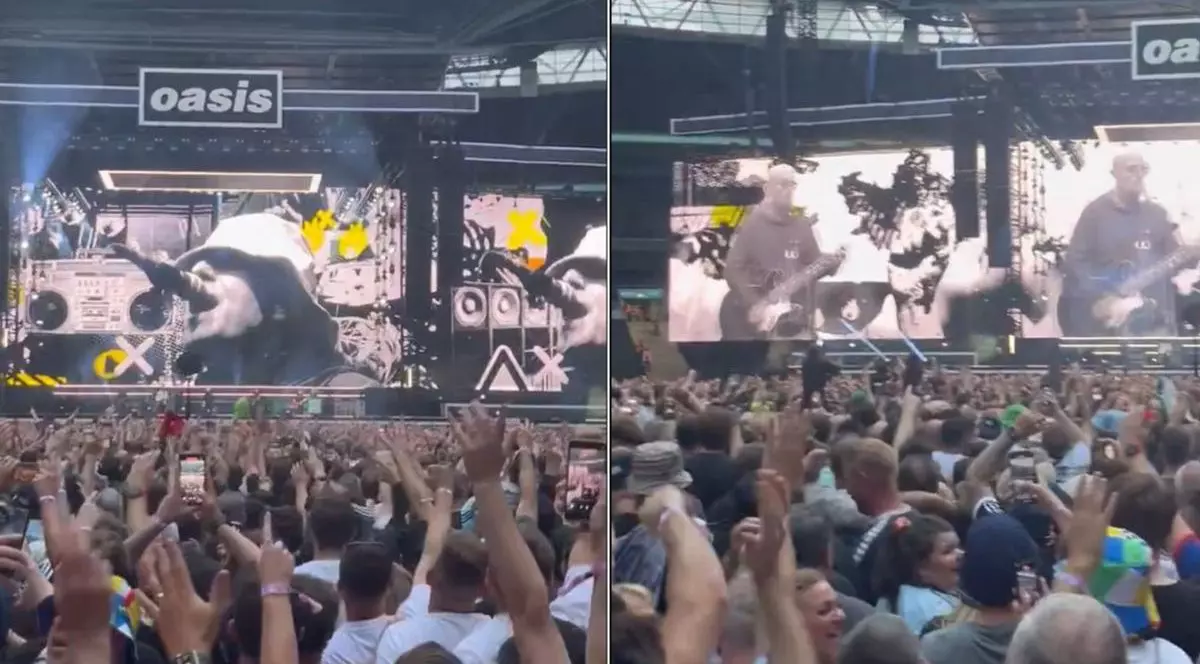 Membrii formației cântă pe scena stadionului din Londra, iar fanii se văd cu mâinile ridicate în sus, 2 august 2025