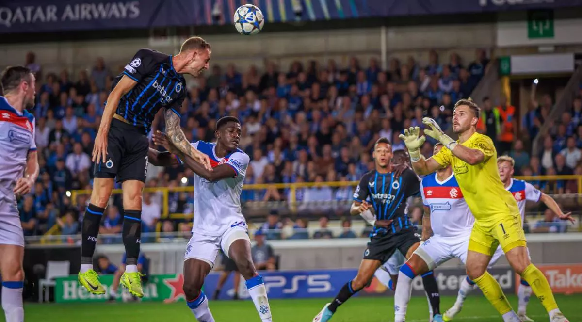 Jucătorii de la FC Bruges și Rangers pe teren, în timpul meciului din Liga Campionilor