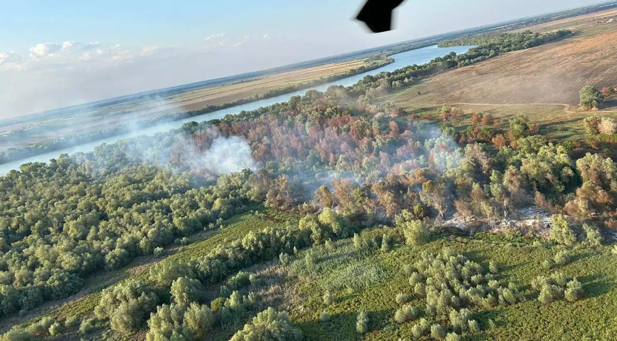 Un incendiu a izbucnit în Chilia Veche, Tulcea. Imagine cu fumul care se ridică la cer