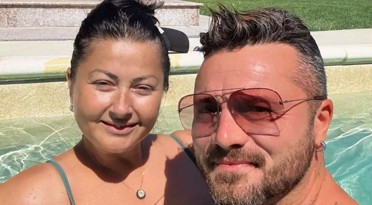 Gabriela Cristea și Tavi Clonda la piscină