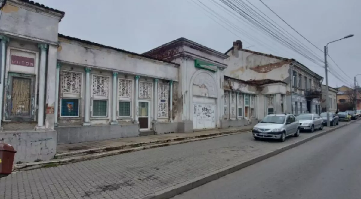 Imagine cu Grădina de vară Patria din Craiova, degradată