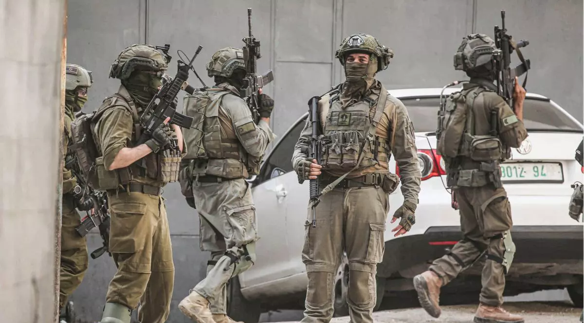 Soldații israelieni fac un raid în tabăra de refugiați Balata din Nablus, august 2025.