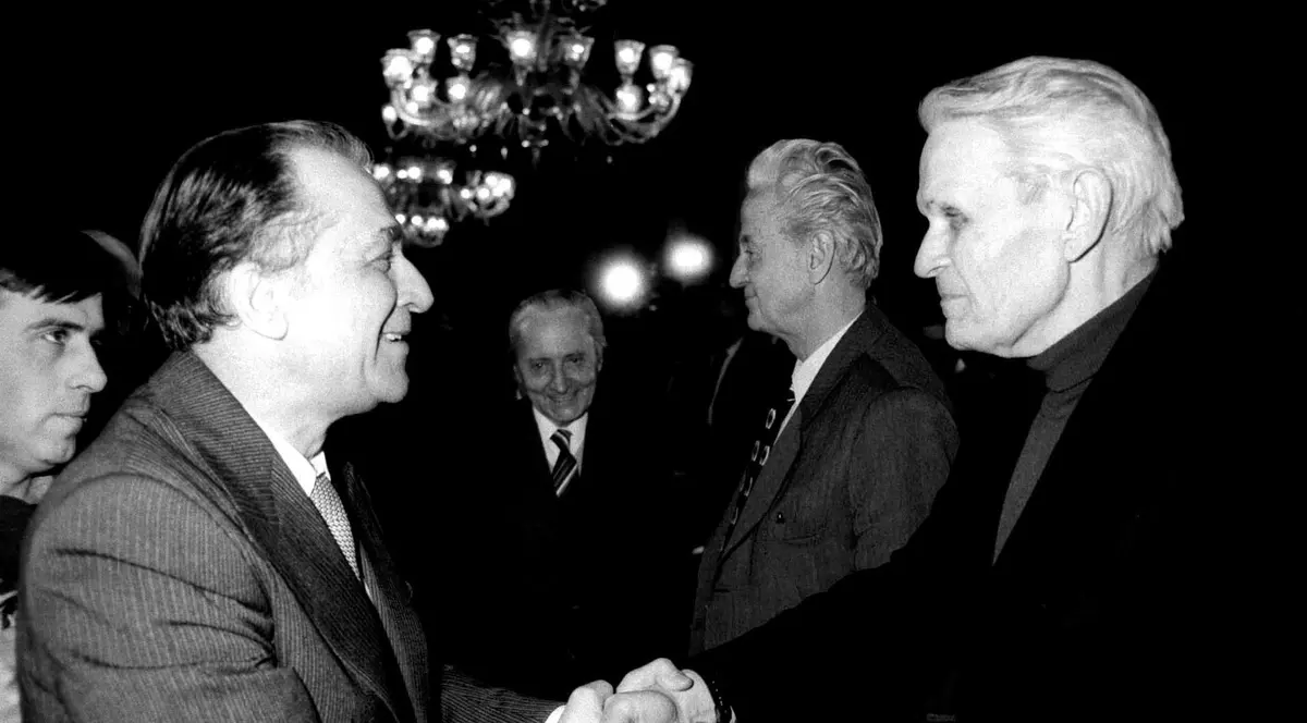 100 de poze cu Ion Iliescu pe care trebuie să le vezi