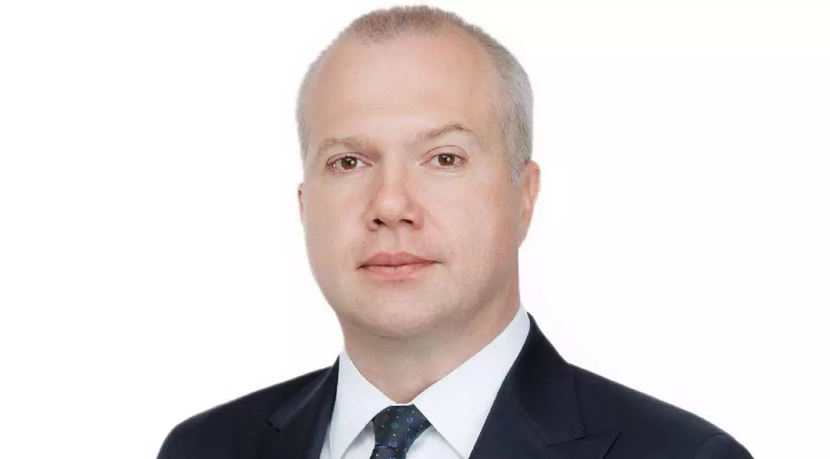 Ionuț Pucheanu, primarul municipiului Iași, îmbrăcat în costum și purtând cravată