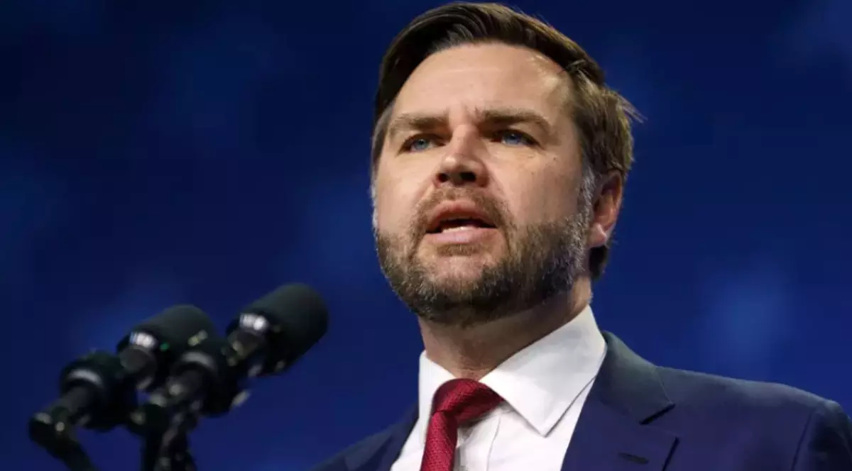 JD Vance în timpul unui discurs