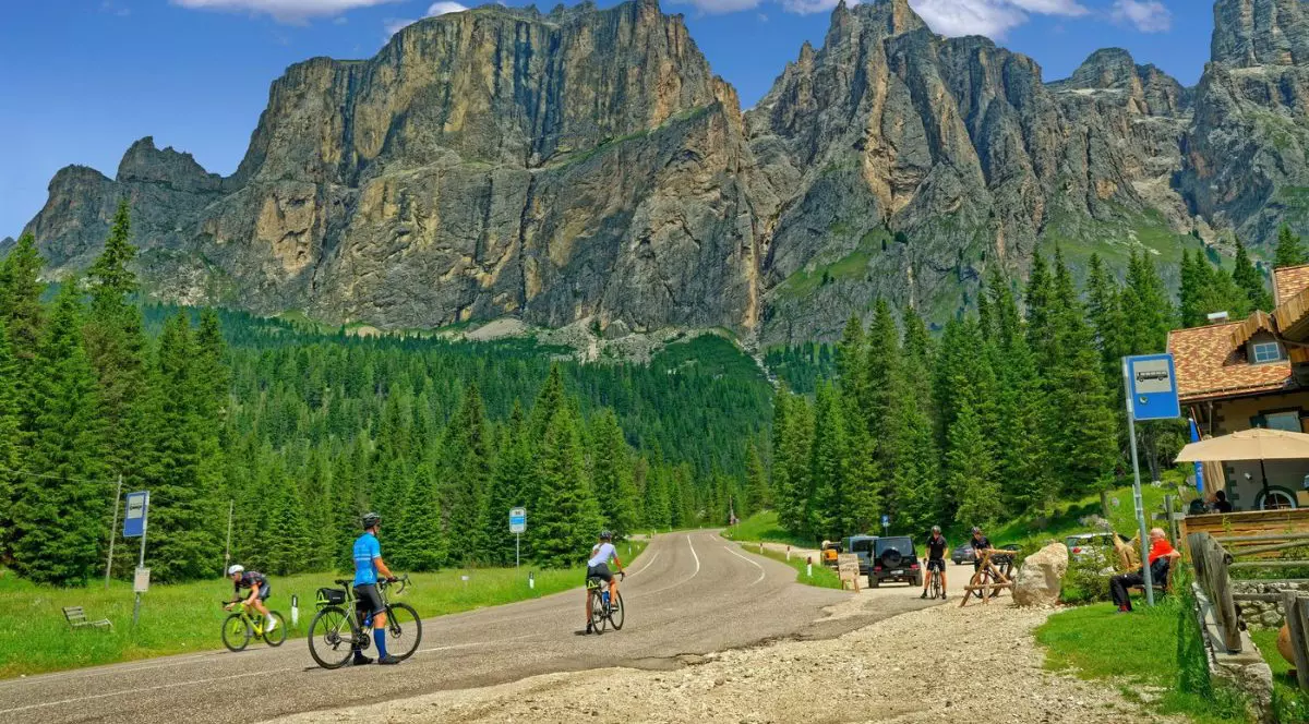 Selfie cu tax&#259; &#537;i turnichete puse &icirc;n mun&#539;ii din Italia: fermierii declar&#259; r&#259;zboi turismului&nbsp;de&nbsp;Instagram