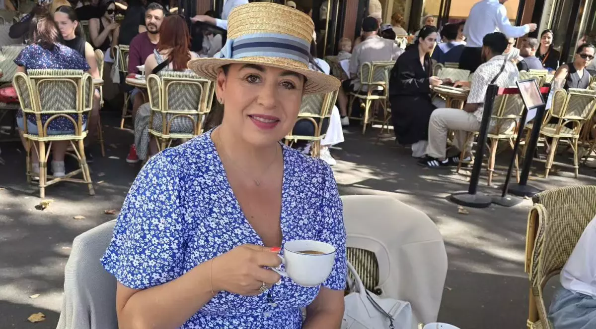 Oana Roman în vacanță la Paris (Franța)