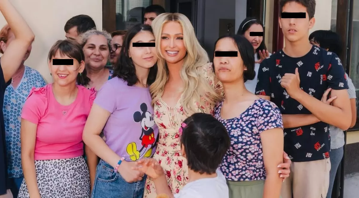 Paris Hilton în Craiova, la un centru de copii nevoiași