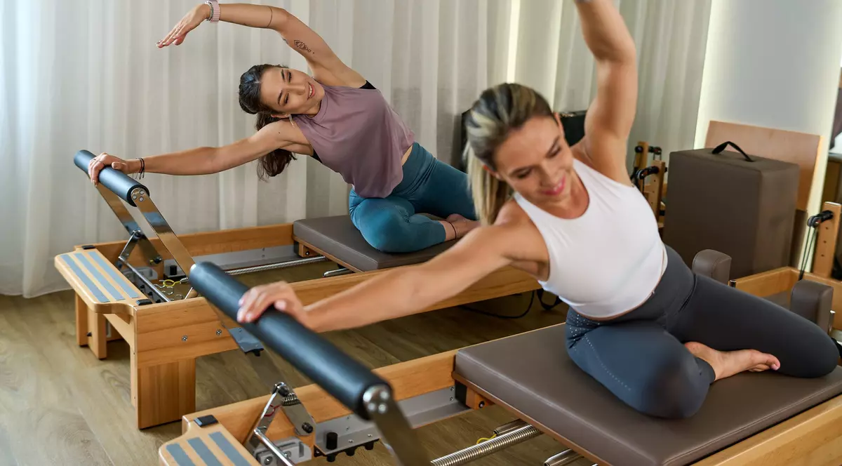 Cum să îți îmbunătățești postura prin exerciții simple de la sală