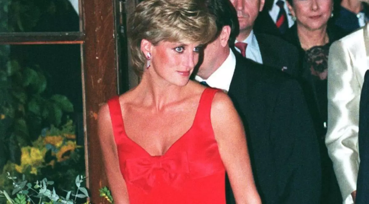 Prințesa Diana la Paris la o petrecere caritabilă în sprijinul Spitalului Great Ormond Street. 25 septembrie 1995. Foto Hepta
