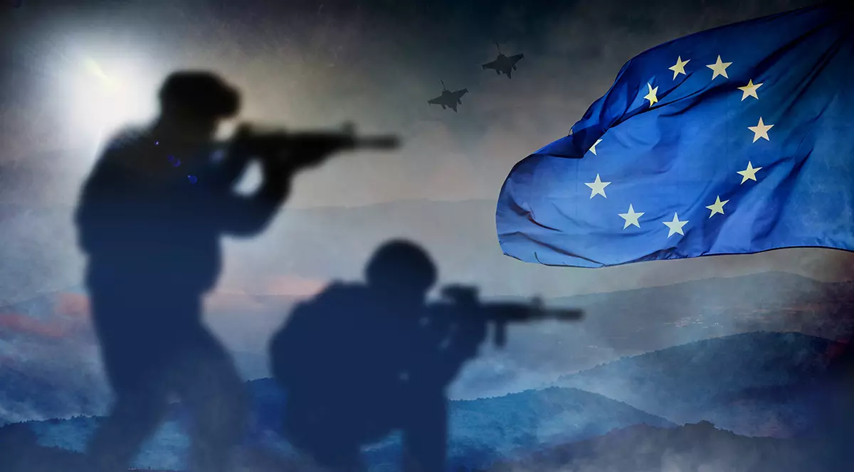 Siluete de soldați în război cu steagul european