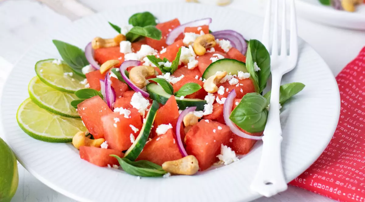 Reţete de salate cu pepene - răcoritoare și delicioase