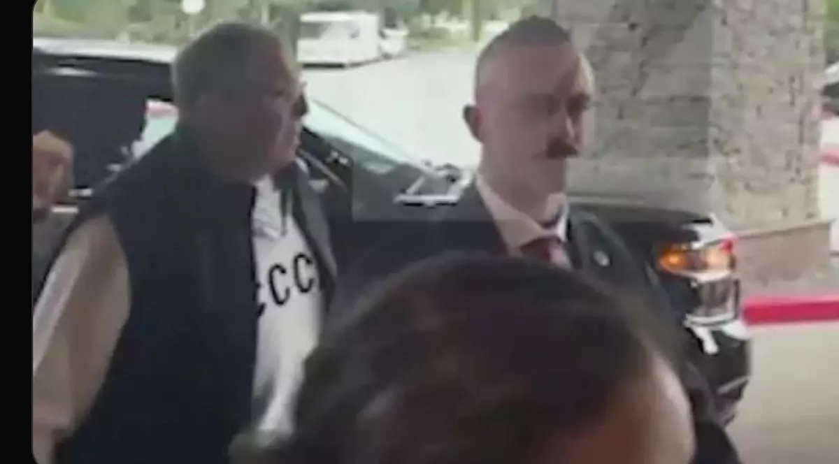 Serghei Lavrov poartă o bluză inscripționată URSS Captură X @Ellunes