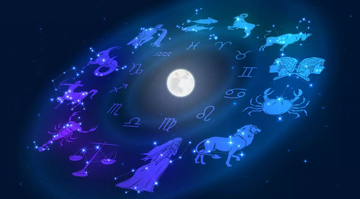 Luna plină din 9 august aduce energia vindecătoare și creatoare a zodiei Vărsător - Imagine cu semnele zodiacalae în jurul lunii
