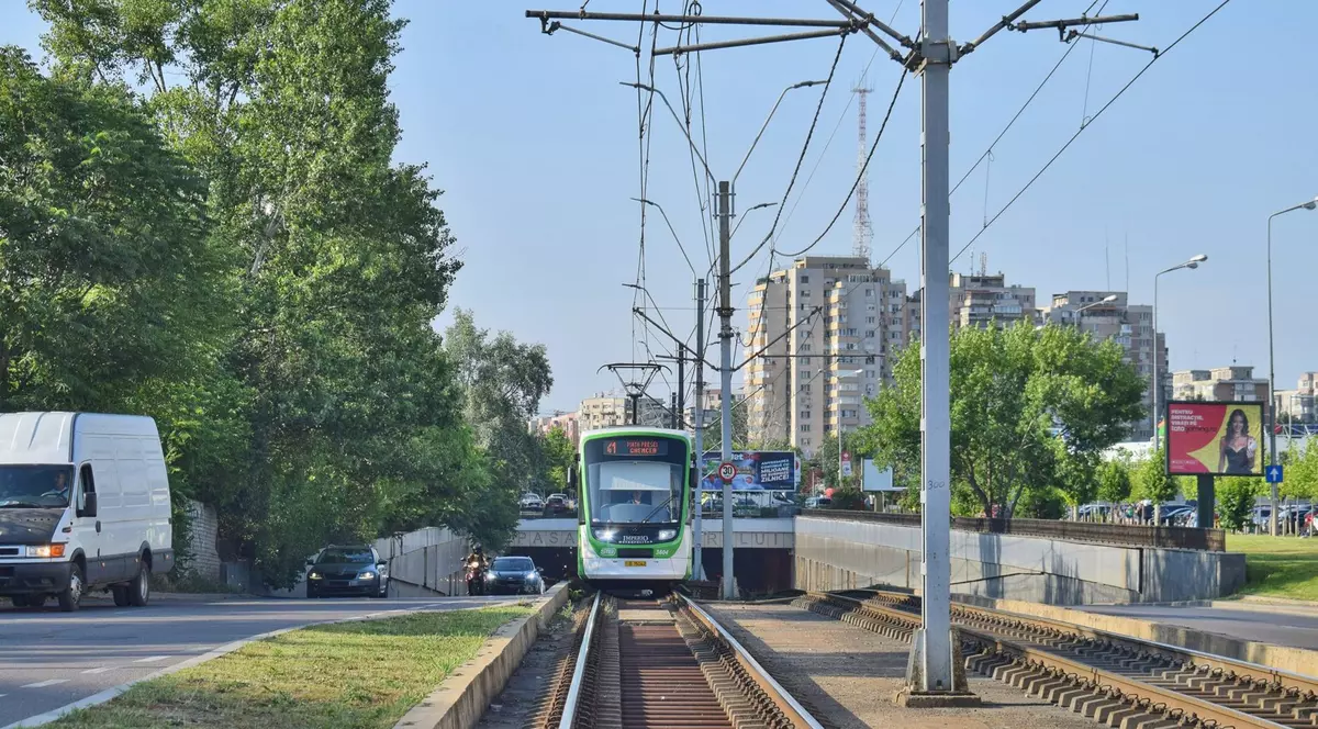 Tramvaiul 41 asigură legătura între Ghencea (stadionul Steaua) si Piața Presei