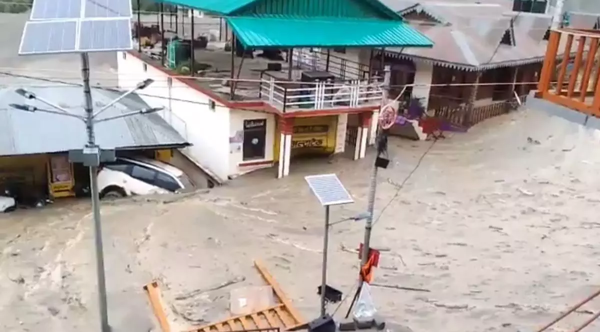 Casele din localitatea Indiana au fost complet distruse și inundate de mâl, mașinile au fost luate pe sus