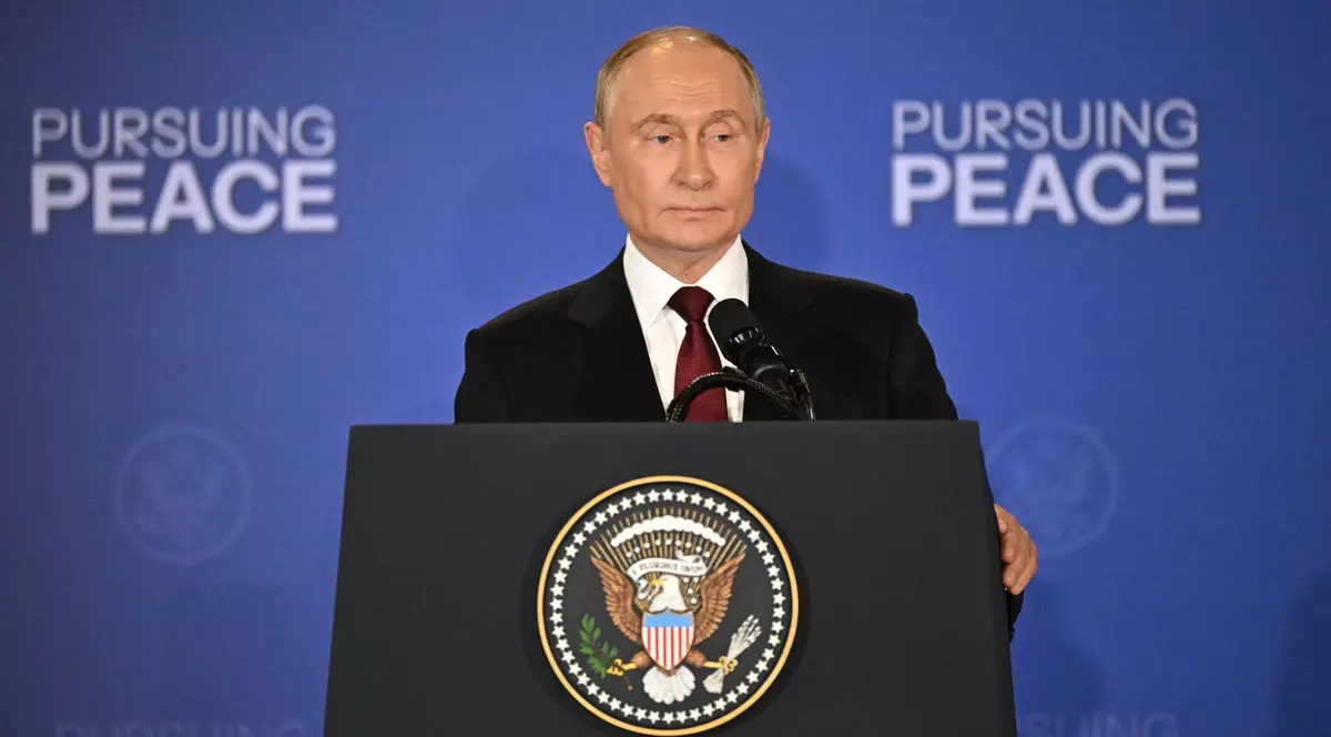Imagine cu Vladimir Putin la conferința de presă desfășurată vineri, 15 august 2025, în Alaska.