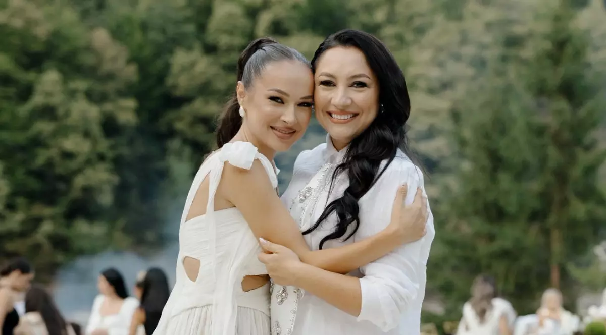 Cum s-au pozat Andra, Horia Brenciu și Vlăduța Lupău împreună. Unde s-au întâlnit și cum au reacționat fanii: „Toți trei frumoși la chip și suflet!”