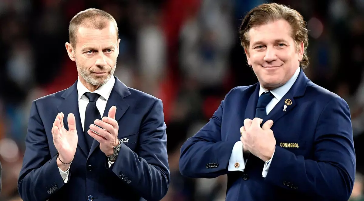 Aleksandr Ceferin, șeful FIFA, și Alejandro Dominguez, președintele CONMEBOL