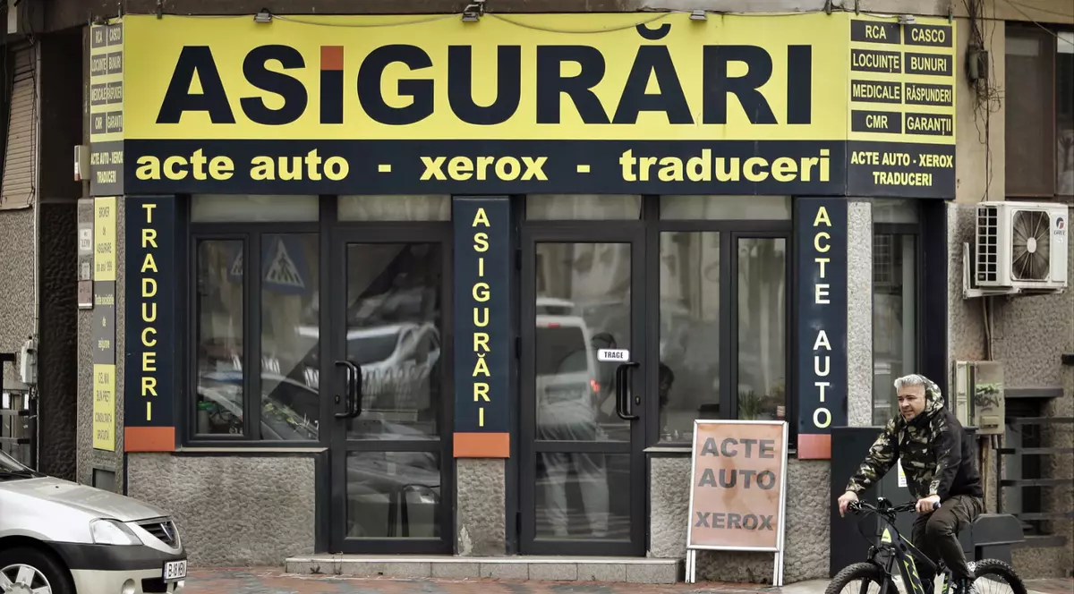 Profituri istorice pentru asigur&#259;torii din Rom&acirc;nia, &icirc;n timp ce poli&#539;ele RCA se scumpesc din nou, dup&#259; eliminarea plafon&#259;rii. Transportatorii amenin&#539;&#259; cu proteste