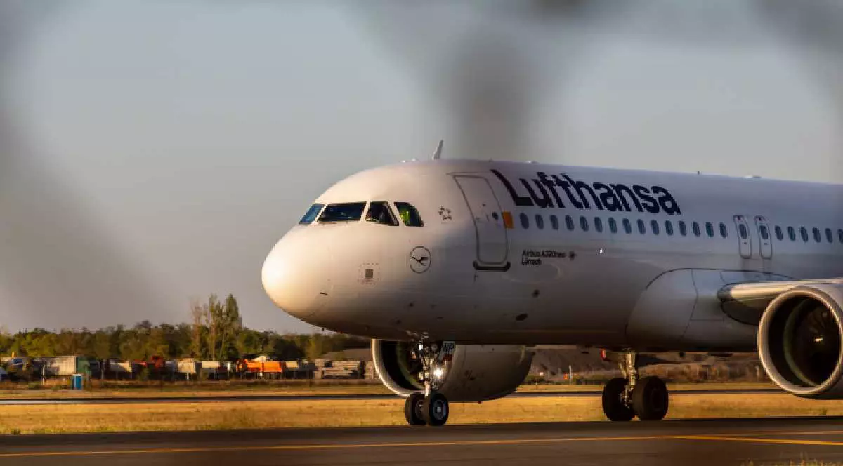 Avion comercial de pasageri Lufthansa în București