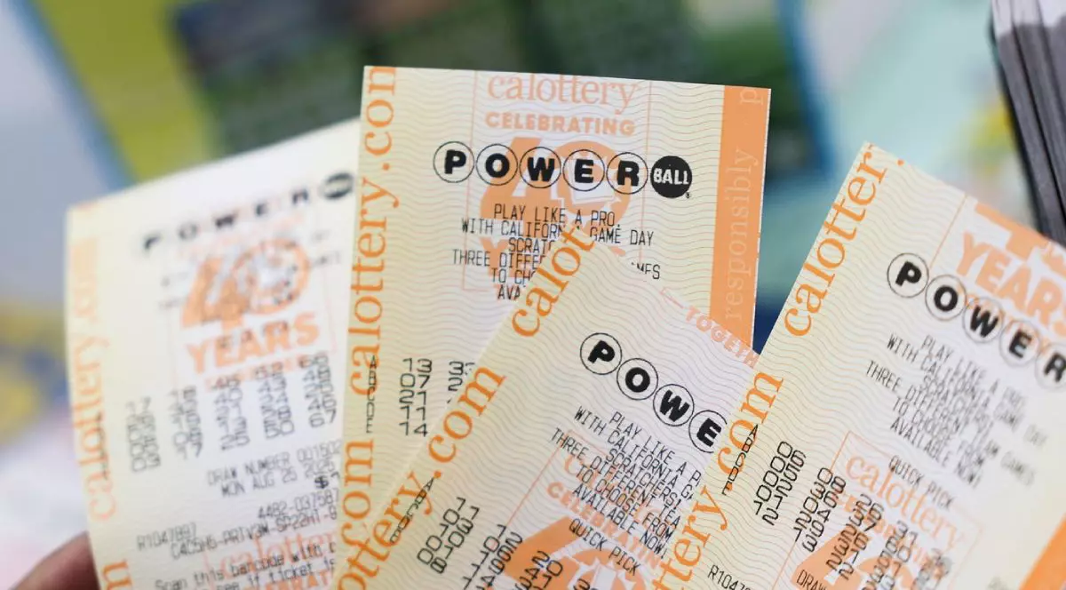 patru bilete de loterie Powerball