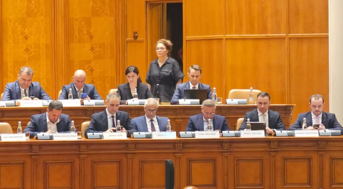 Miniștrii Guvernului Bolojan, în Parlament. Foto: Cristian Otopeanu / Libertatea