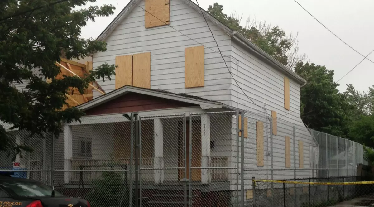 Casa în care Ariel Castro le-a ținut captive pe Amanda Berry, Gina DeJesus și Michelle Knight în Cleveland, Ohio.