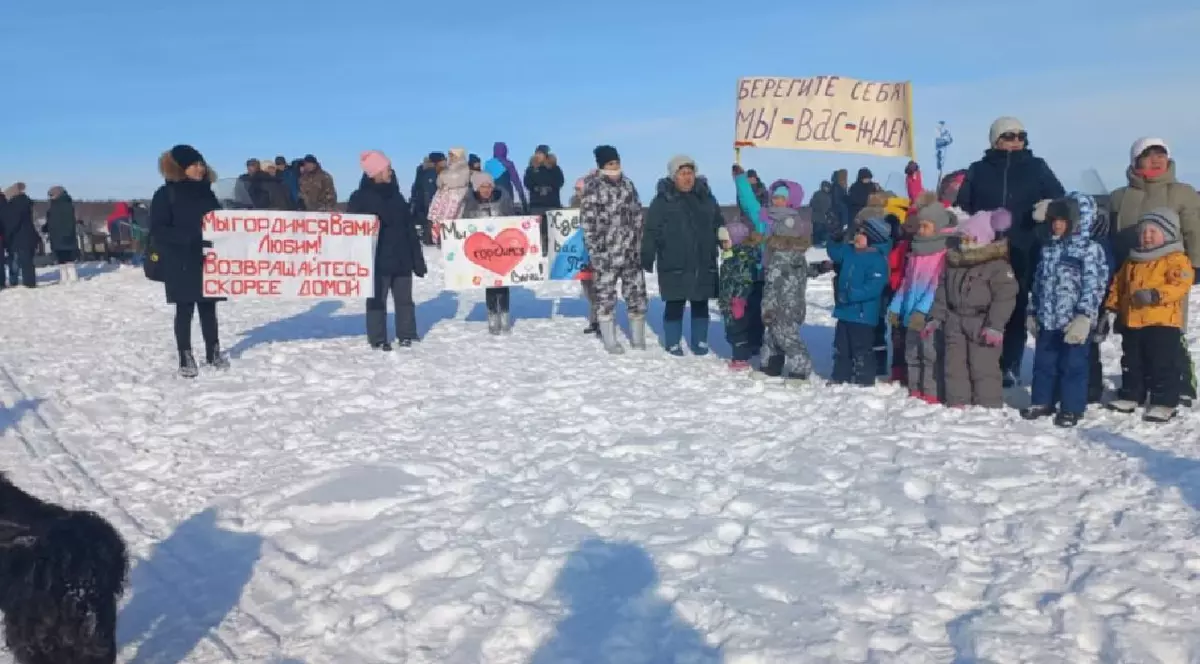 Locul r&#259;mas f&#259;r&#259; b&#259;rba&#539;i din cauza r&#259;zboiului: &bdquo;Ne-au declarat sat al gloriei militare ruse, dar nu avem canalizare, casele cad pe noi, nici n-are cine s&#259; mai taie lemne&rdquo;