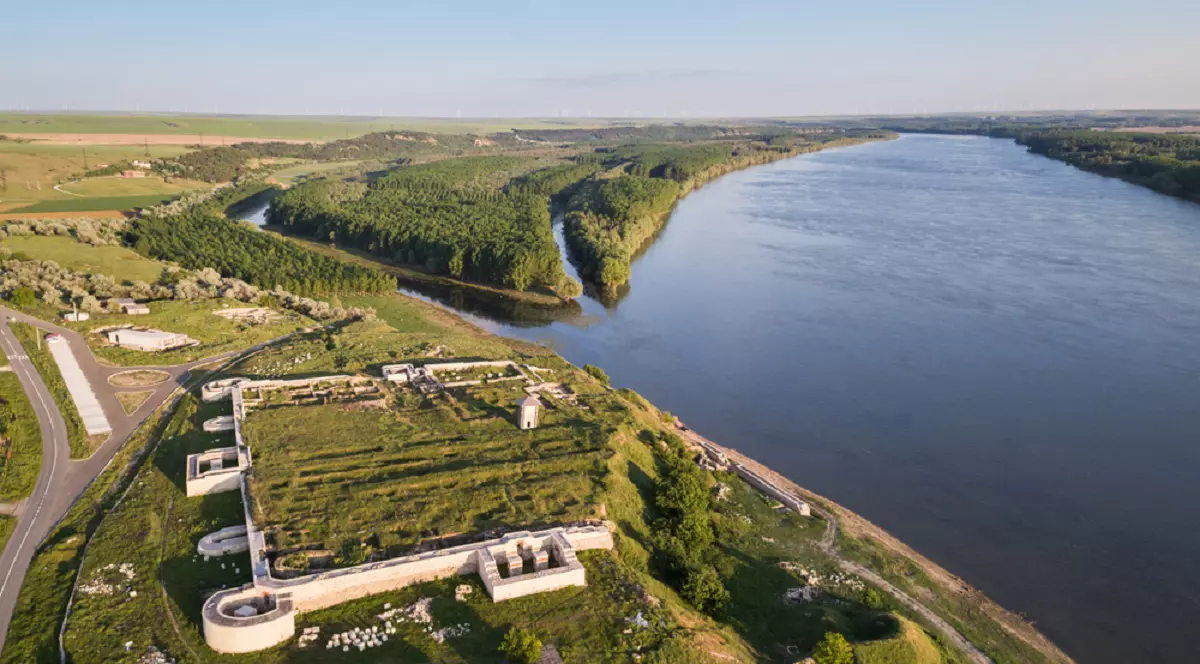 Cetatea Capidava – unde se află și ce poți vizita - Imagine aeriană asupra ruineor Cetăţii Capidava