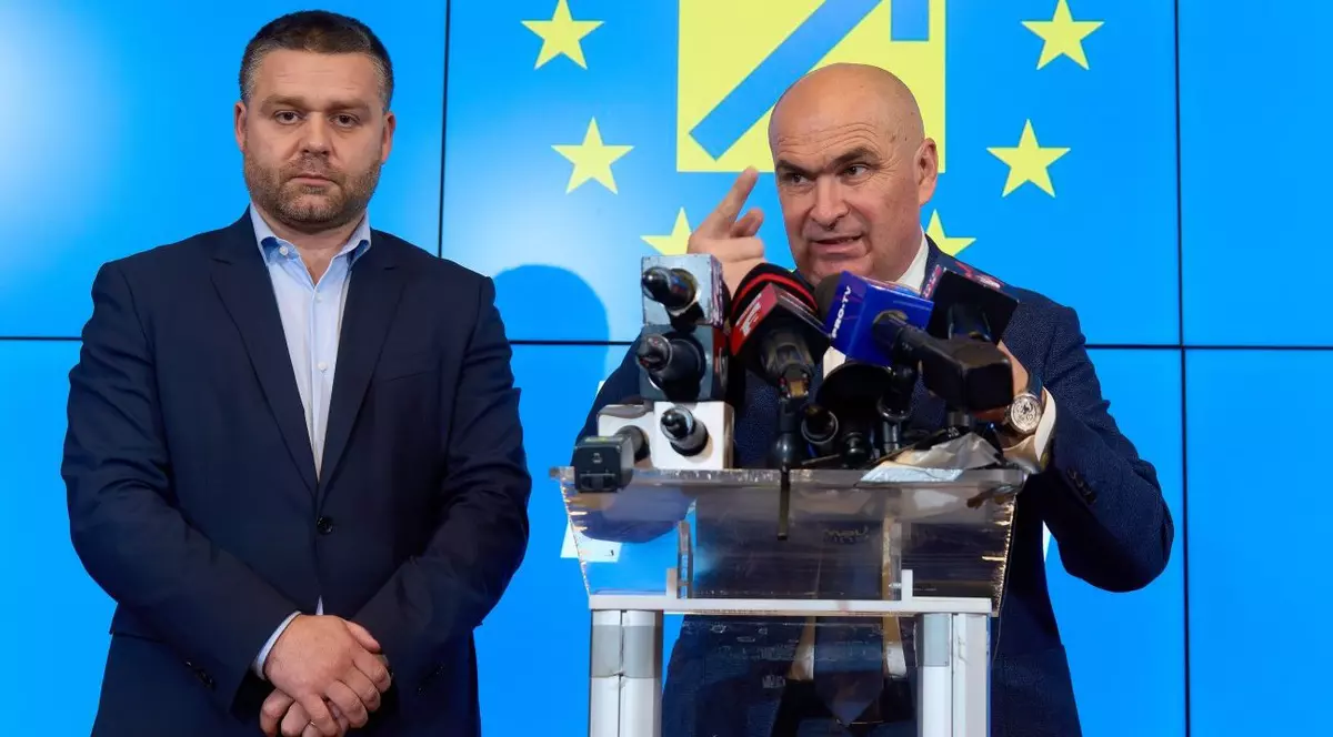 Ciprian Ciucu (stânga) și premierul Ilie Bolojan, care este și președintele PNL