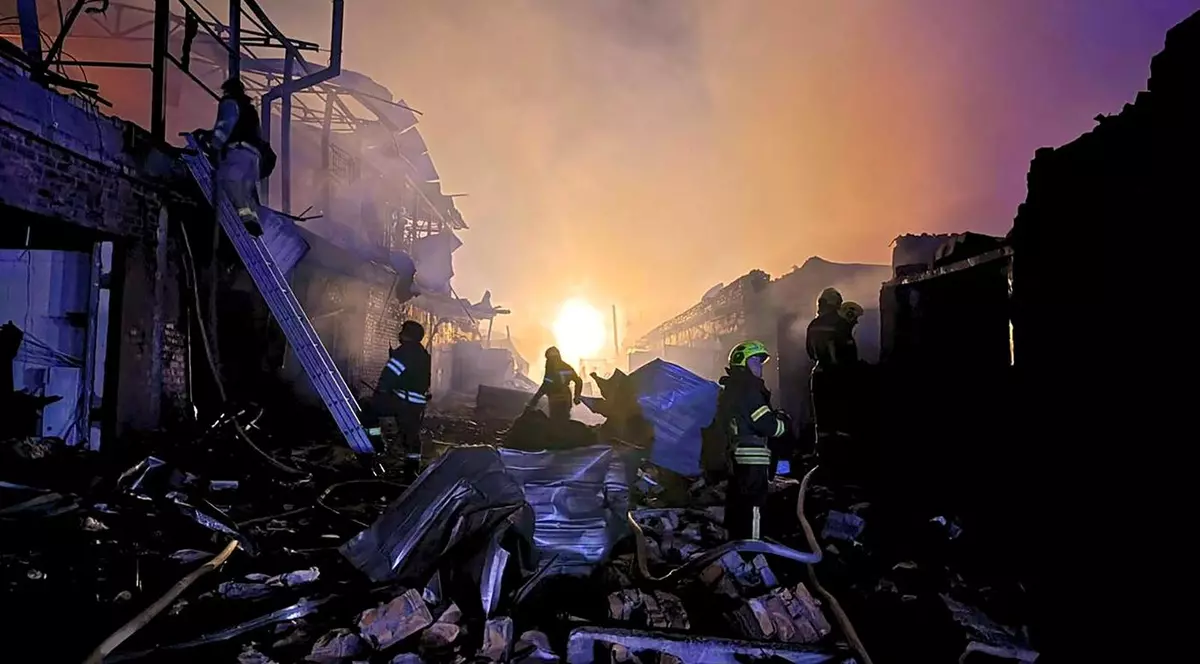 Clădiri distruse în urma atacului la Bila Țerkva, în apropiere de Kiev Foto: Profimedia