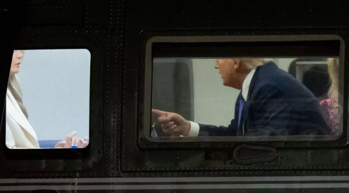 Donald si Melania Trump, fata in fata, intr-o discutie in elicopterul Marine One