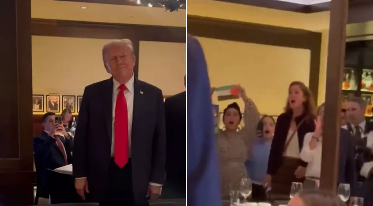 colaj foto format din 2 imagini: imaginea din stînga îl arată pe donald trump, îmbrpcat într-un costum negru, o cămașă albă și o cravată lungă roșie, stând cu mâinile pe lânga corp și cu o grimasă pe fața. imaginea din stanga arată mai multe femei, strigând, ținând deasupra capului steagul palestinei