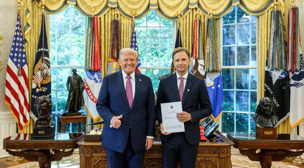 Donald Trump primește scrisorile de acreditare ale noului ambasador al Rep. Moldova în SUA, Vlad Kulminski Foto: Facebook/ Ministerul Afacerilor Externe al Republicii Moldova
