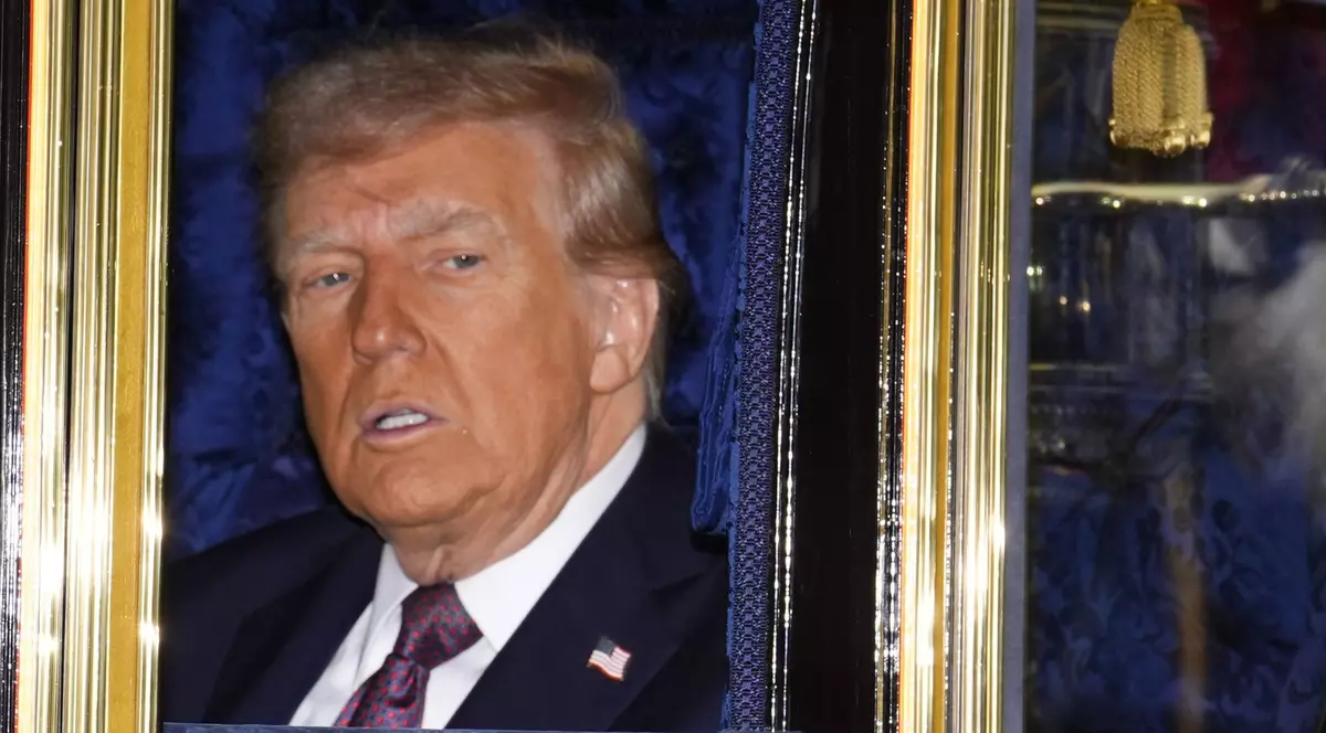 Donald Trump surprins în trăsură, în Marea Britanie