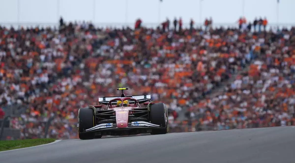 31 August 2025, Netherlands, Zandvoort: British Formula One driver Lewis Hamilton of Scuderia Ferrari drives during the Formula One Dutch Grand Prix at Circuit Zandvoort. Photo: Bradley Collyer/PA Wire/dpa