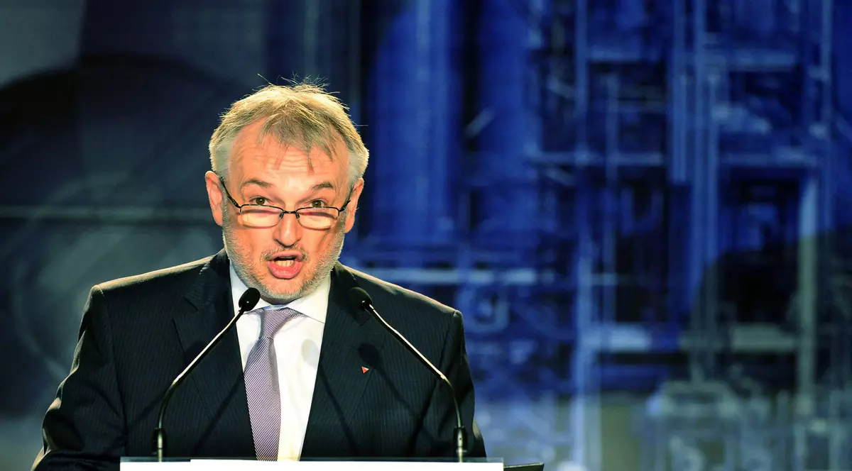 Șeful MOL: „Nu renunțăm acum la petrolul rusesc”