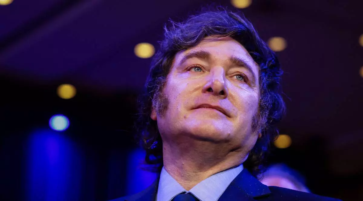 Javier Milei se uită în gol în timpul unui discurs al președintelui Donald Trump