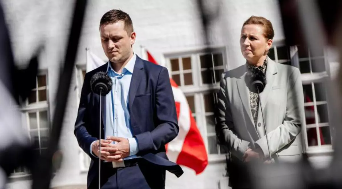 Jens-Frederik Nielsen, prim-ministrul Groenlandei, ]n stanga, și Mette Frederiksen, prim-ministrul Danemarcei, ]n dreapta, la o conferință de presă în aprilie 2025